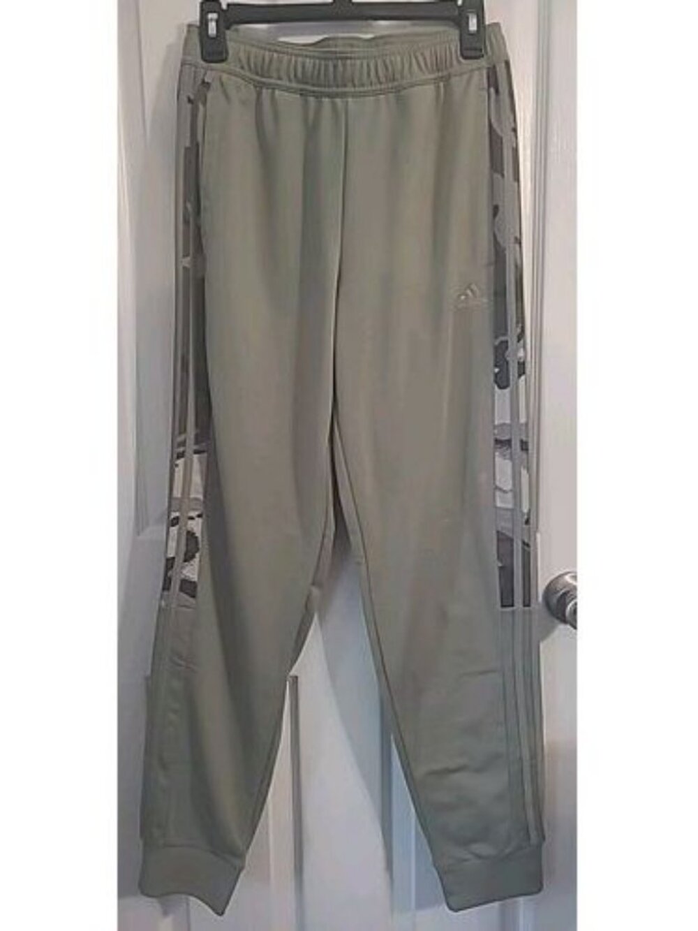 Adidas Camo 3 Stripes Men’s Size Small Silver Pebble Multi Sport Pants IT0557